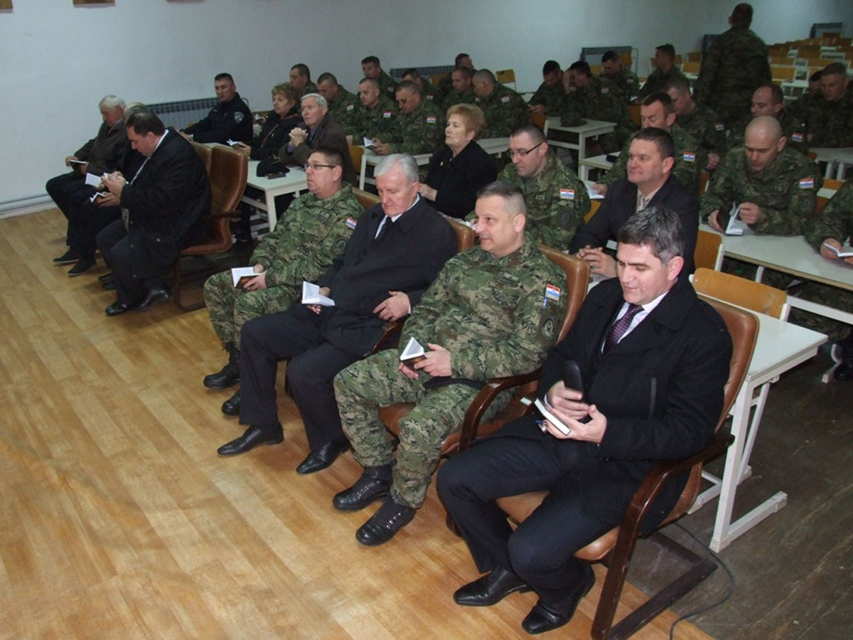 https://www.morh.hr/wp-content/gallery/proslava-osme-obljetnice-gardijske-oklopno-mehanizirane-brigade/gombr_20032015_06.jpg