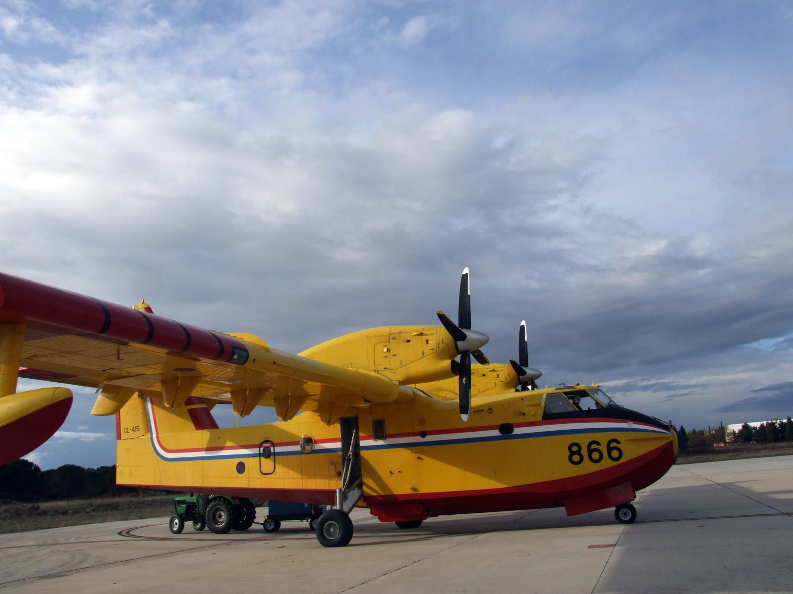 https://www.morh.hr/wp-content/gallery/protupoarni-zrakoplov-canadair-upuen-na-poarite-u-izreal/cl_07_04122010.jpg