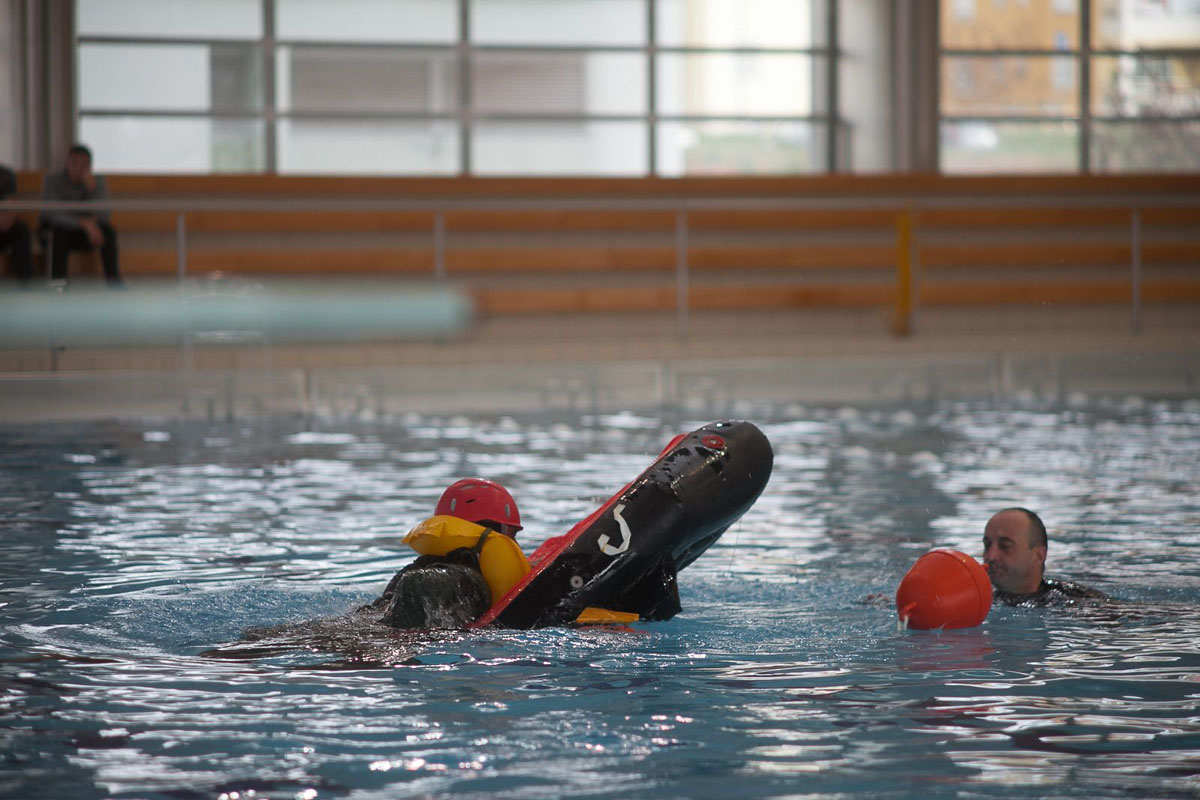https://www.morh.hr/wp-content/gallery/provedena-obuka-spasavanja-pilota-na-vodi/dinghy_drill_15072016_09.jpg