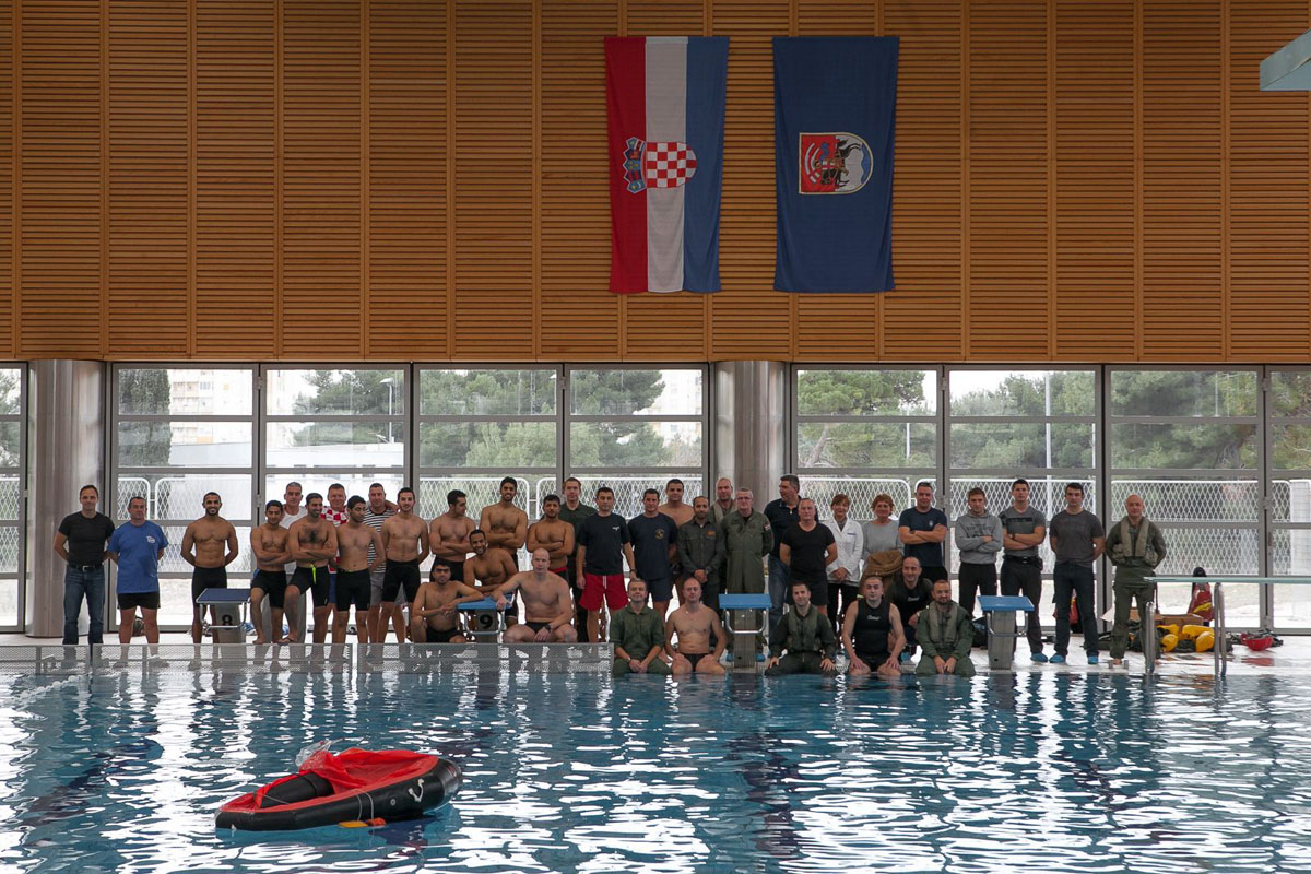 https://www.morh.hr/wp-content/gallery/provedena-obuka-spasavanja-pilota-na-vodi/dinghy_drill_15072016_11.jpg