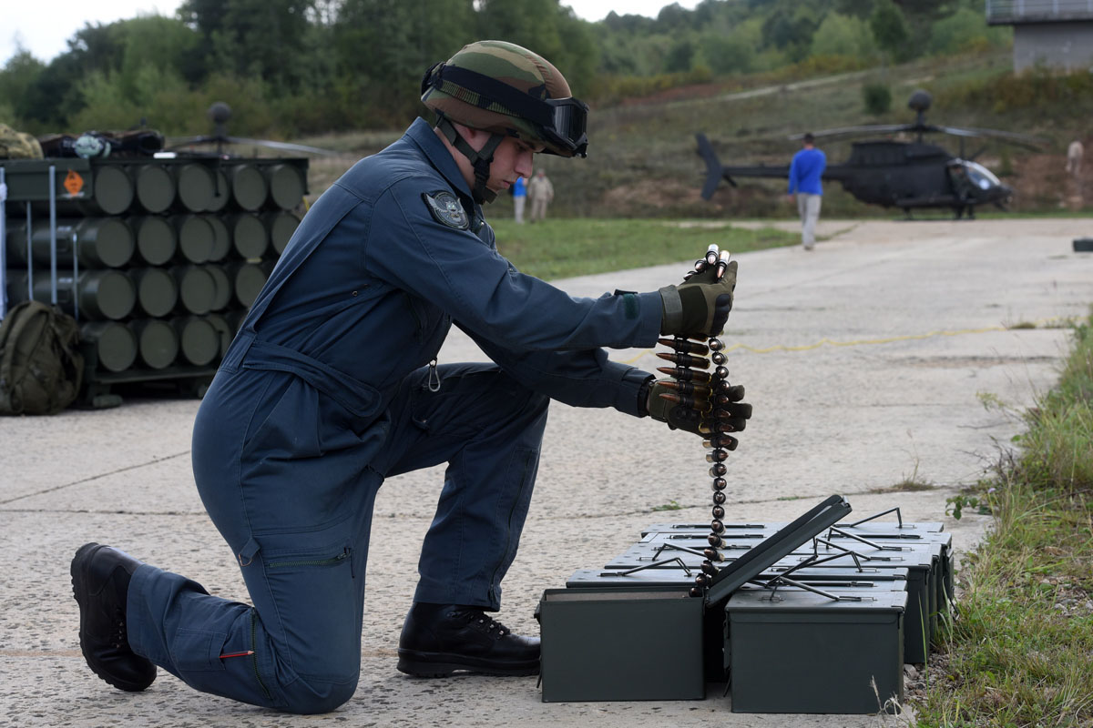https://www.morh.hr/wp-content/gallery/provedeno-bojno-gadanje-helikopterima-kiowa-warrior/dsc_4875.jpg