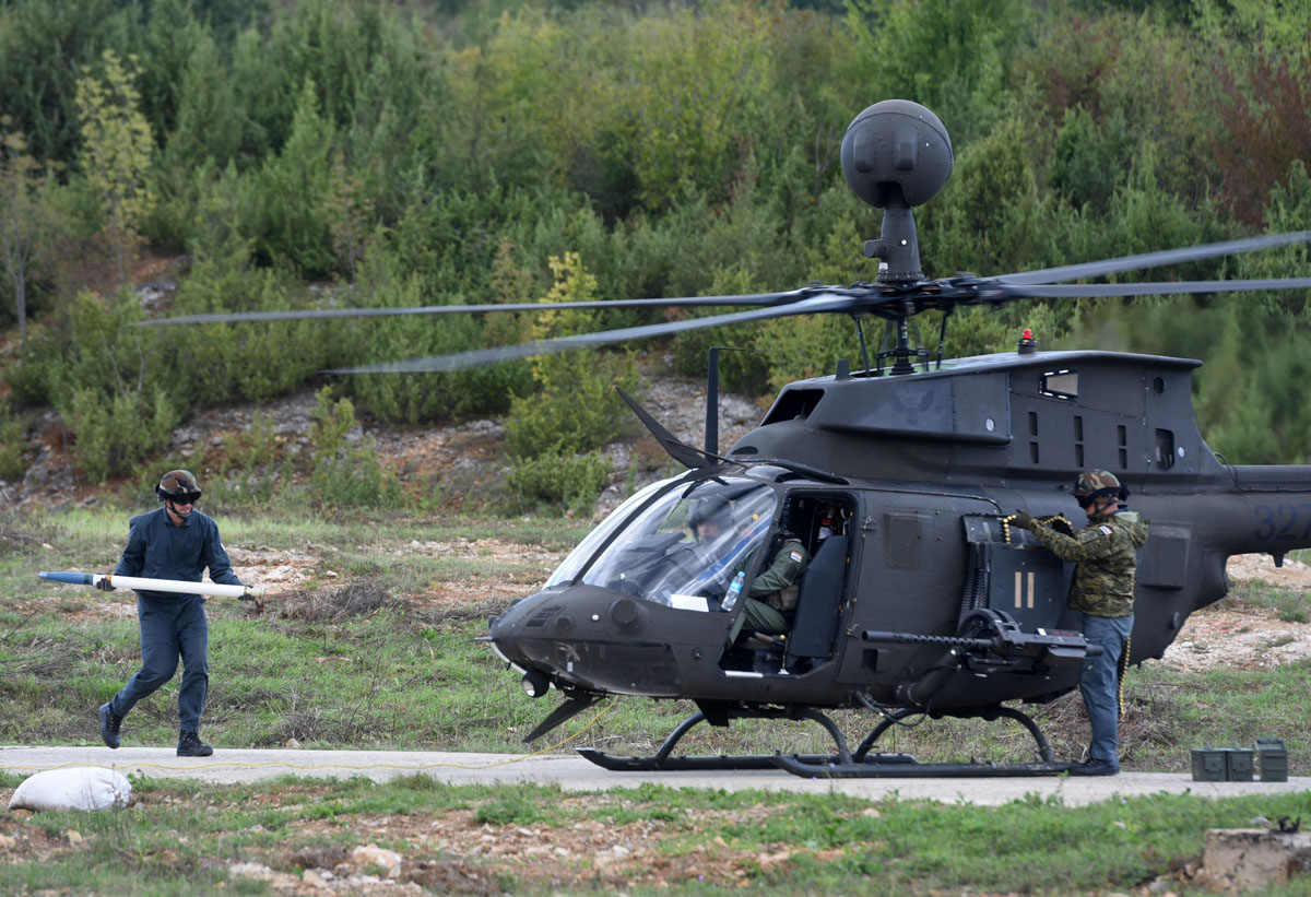 https://www.morh.hr/wp-content/gallery/provedeno-bojno-gadanje-helikopterima-kiowa-warrior/dsc_4933.jpg