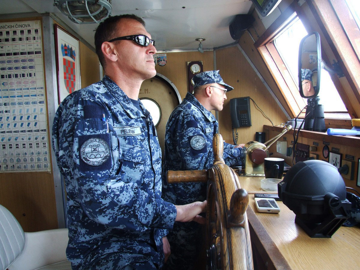 https://www.morh.hr/wp-content/gallery/prva-plovidba-ophodnog-broda-rijecne-bojne-os-rh-rijekom-dunav/hrrm_15042015_08.jpg