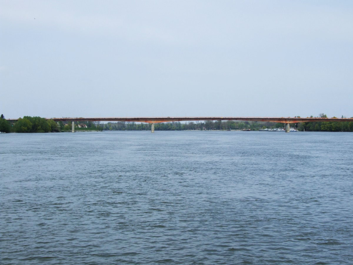 https://www.morh.hr/wp-content/gallery/prva-plovidba-ophodnog-broda-rijecne-bojne-os-rh-rijekom-dunav/hrrm_15042015_09.jpg