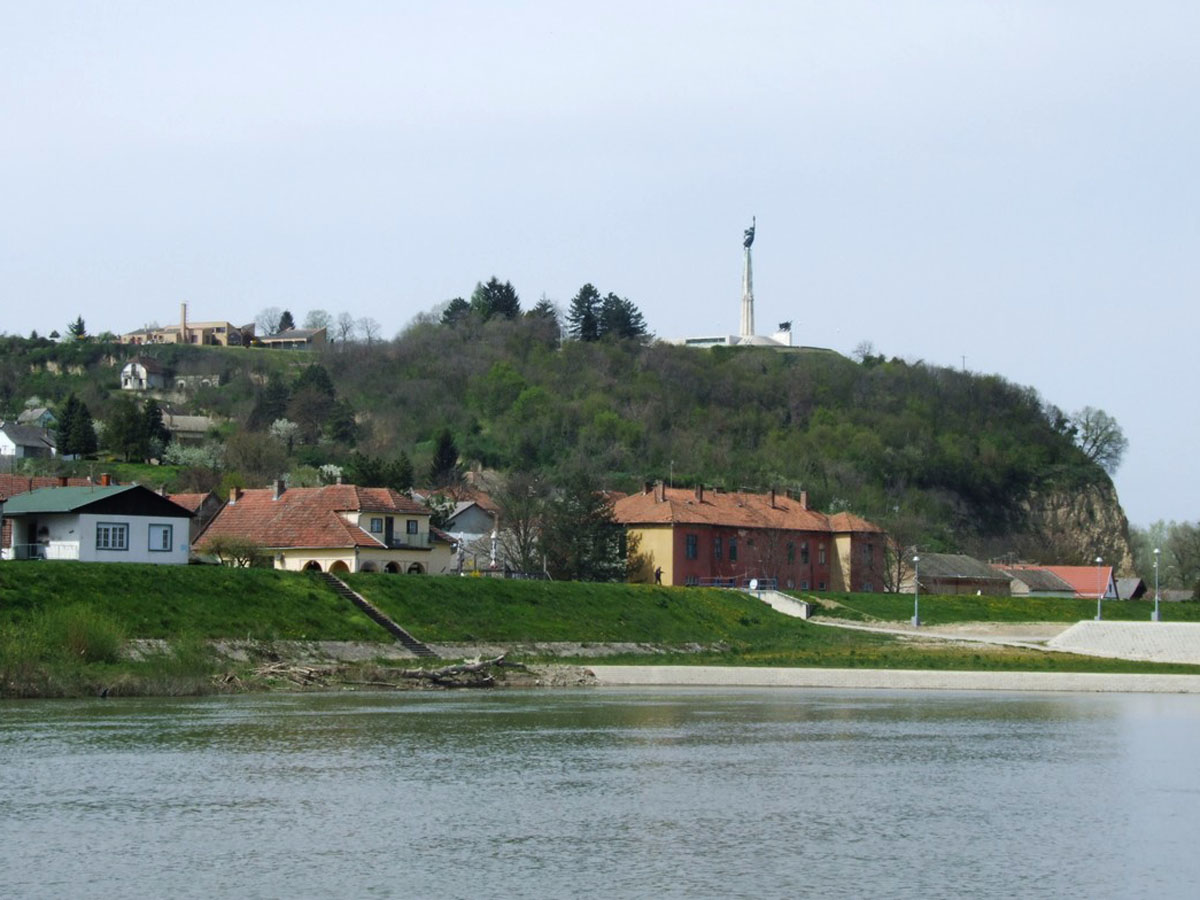 https://www.morh.hr/wp-content/gallery/prva-plovidba-ophodnog-broda-rijecne-bojne-os-rh-rijekom-dunav/hrrm_15042015_10.jpg