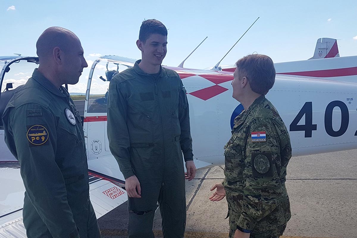 https://www.morh.hr/wp-content/gallery/prvi-samostalni-letovi-25-narastaja-vojnih-pilota-na-zlin-u/samostalni_letovi_23052019_17.jpg