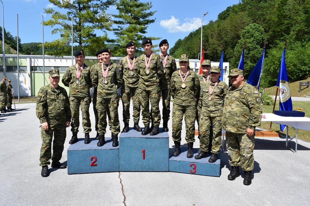 https://www.morh.hr/wp-content/gallery/pukovnija-vojne-policije-pobjednik-24-prvenstva-u-streljastvu/24_phvojske_streljastvo_14062019_28.jpg