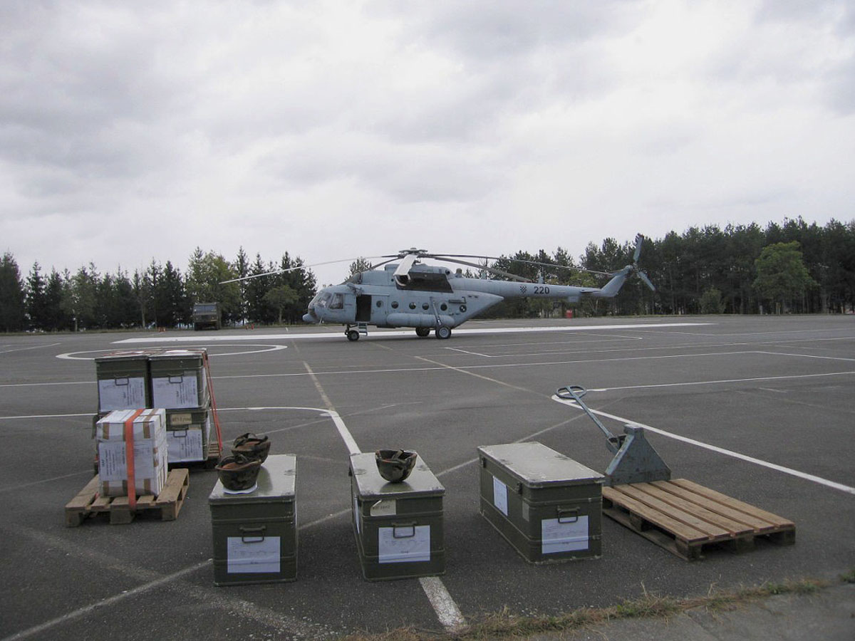 https://www.morh.hr/wp-content/gallery/rad-logistike-postaje-u-terenskim-uvjetima-i-prevoenje-helikopterom/mpv_14102009_1_v.jpg