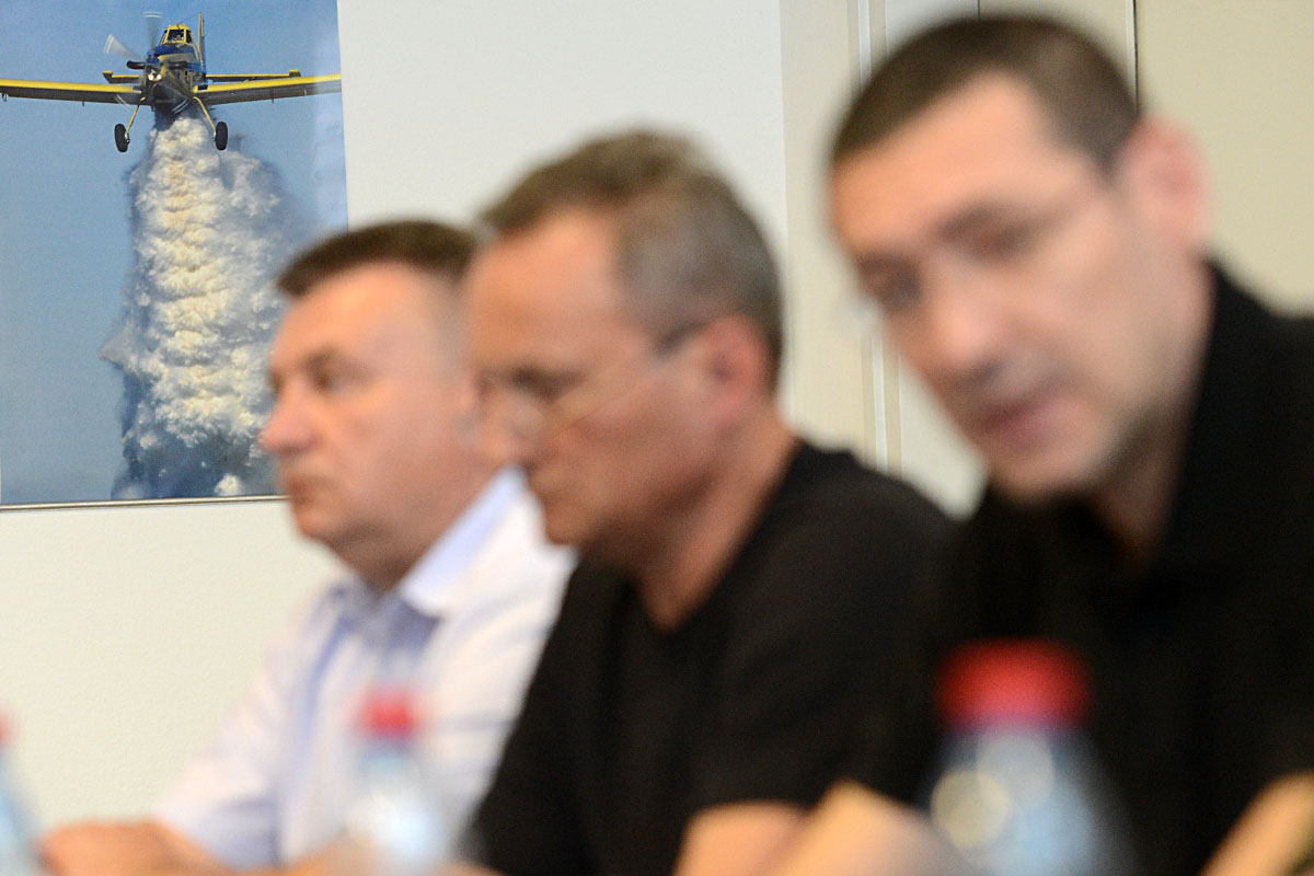 https://www.morh.hr/wp-content/gallery/radni-sastanak-o-ovogodinjoj-protupoarnoj-sezoni-u-zemuniku/pp_nos_25092012_10.jpg
