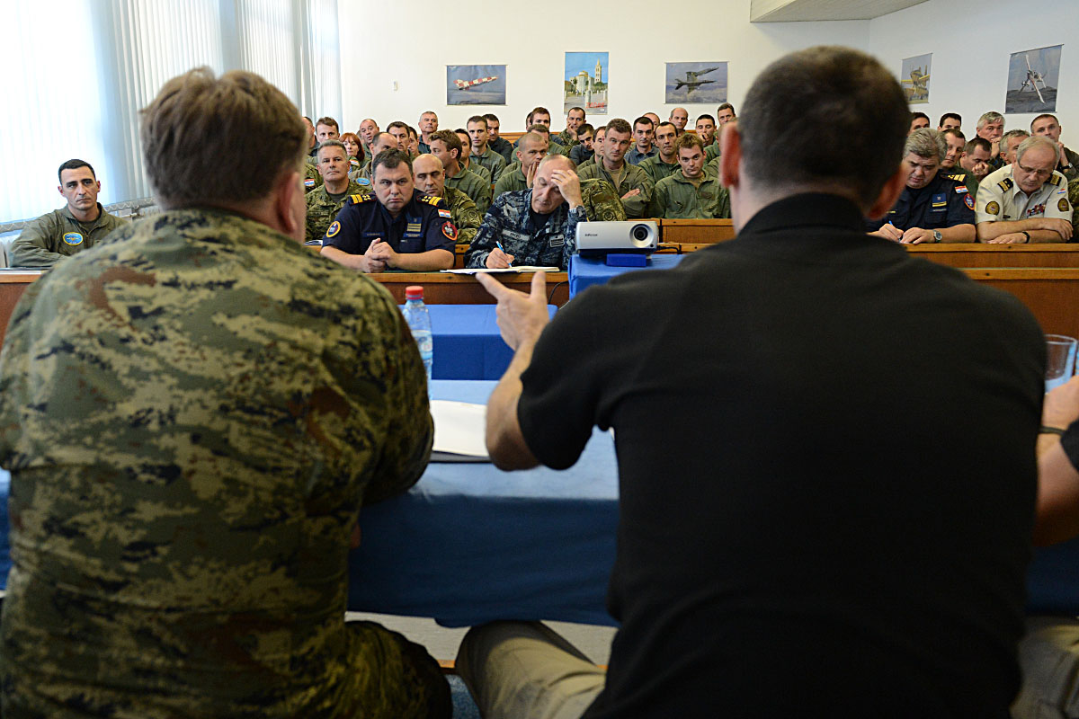 https://www.morh.hr/wp-content/gallery/radni-sastanak-o-ovogodinjoj-protupoarnoj-sezoni-u-zemuniku/pp_nos_25092012_16.jpg