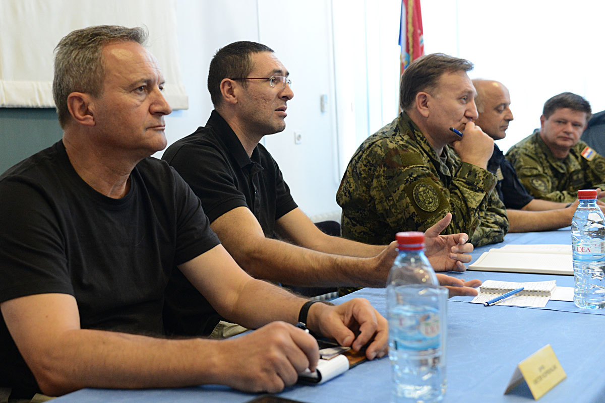 https://www.morh.hr/wp-content/gallery/radni-sastanak-o-ovogodinjoj-protupoarnoj-sezoni-u-zemuniku/pp_nos_25092012_17.jpg
