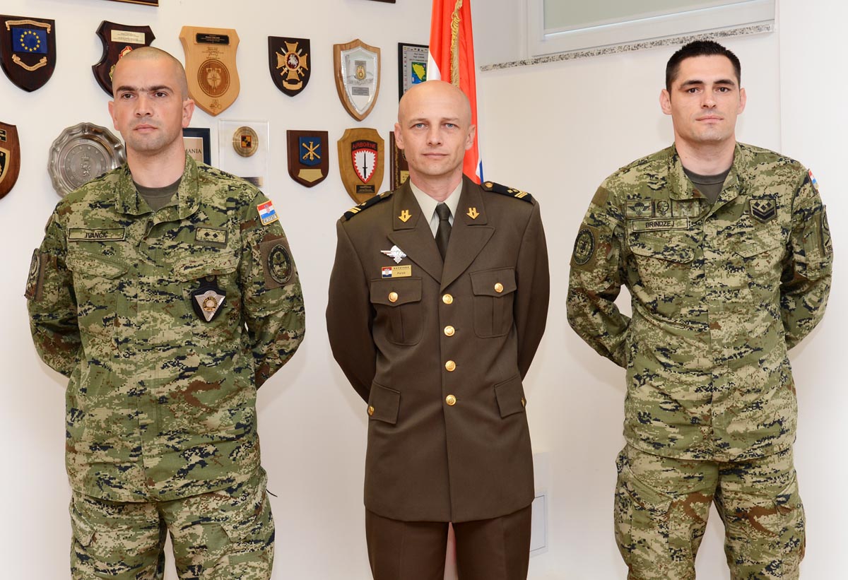 https://www.morh.hr/wp-content/gallery/razvodnik-ivani-i-sn-brindzej-vojnik-i-doasnik-travnja/vojnik_travnja_21052013_01.jpg
