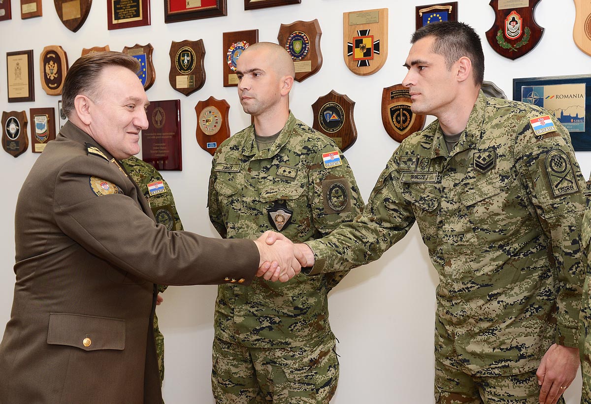 https://www.morh.hr/wp-content/gallery/razvodnik-ivani-i-sn-brindzej-vojnik-i-doasnik-travnja/vojnik_travnja_21052013_03.jpg