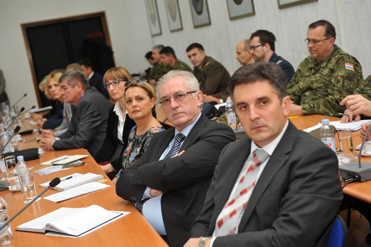 https://www.morh.hr/wp-content/gallery/redefiniranje-koncepta-nacionalne-sigurnosti/strategija_21112016_08.jpg