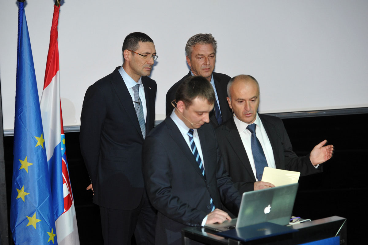 https://www.morh.hr/wp-content/gallery/registar-branitelja-19122012/reg_19122012_07.jpg