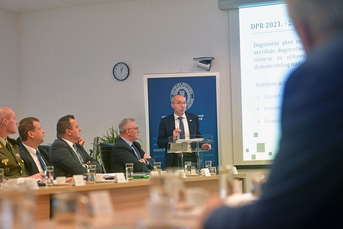 https://www.morh.hr/wp-content/gallery/saborskom-odboru-za-obranu-predstavljen-dugorocni-plan-razvoja-hrvatske-vojske/saborski_odbor_13112019_05.jpg