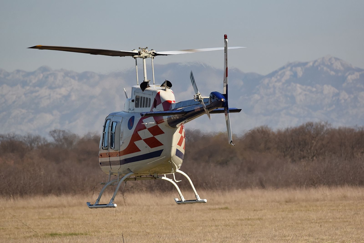 https://www.morh.hr/wp-content/gallery/samostalni-letovi-kadeta-na-helikopterima-bell-206b3/20200312-samostalni-letovi-14.jpg