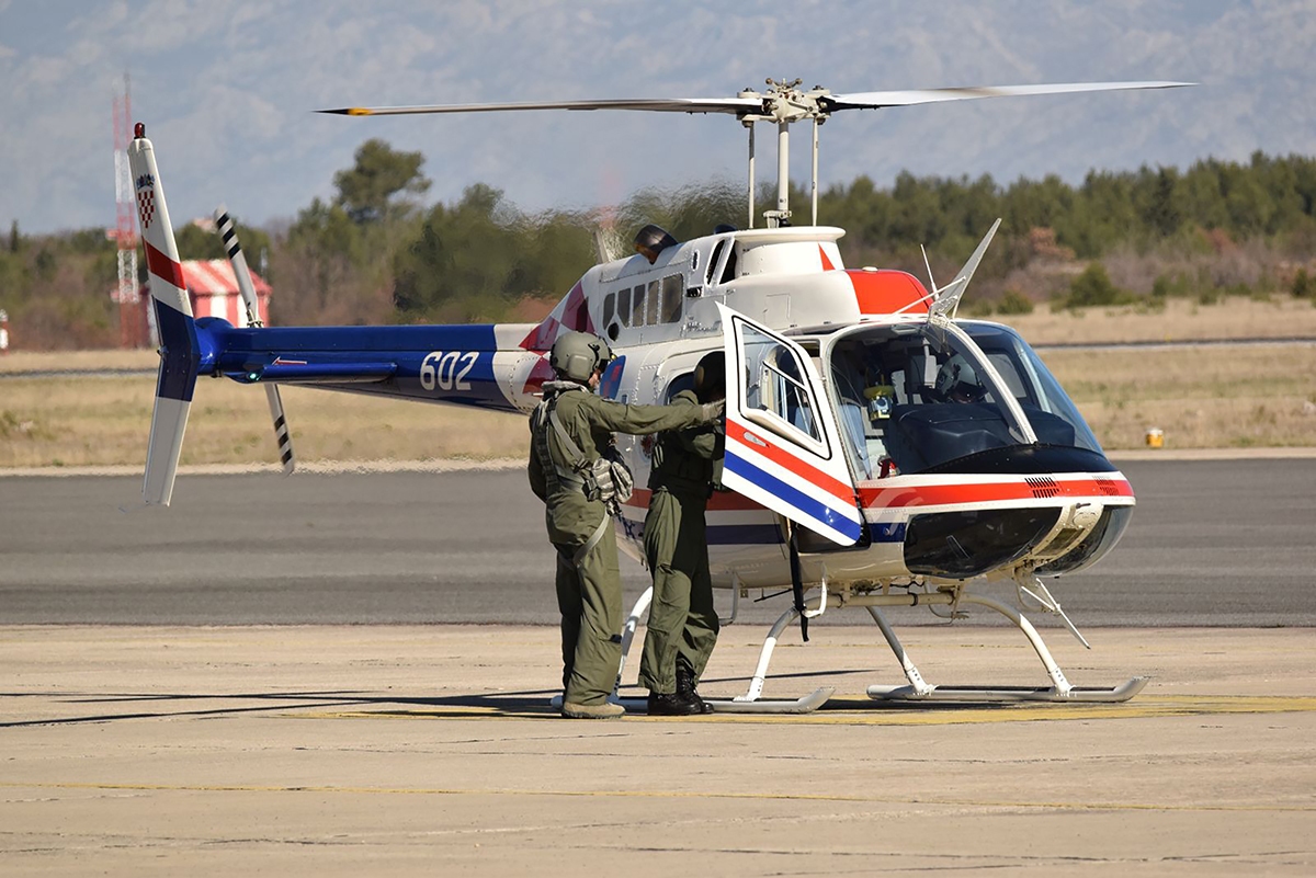 https://www.morh.hr/wp-content/gallery/samostalni-letovi-kadeta-na-helikopterima-bell-206b3/20200312-samostalni-letovi-16.jpg