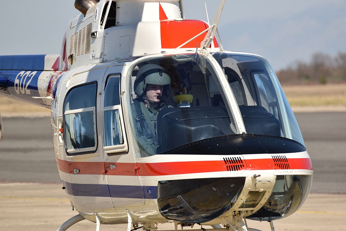 https://www.morh.hr/wp-content/gallery/samostalni-letovi-kadeta-na-helikopterima-bell-206b3/20200312-samostalni-letovi-19.jpg