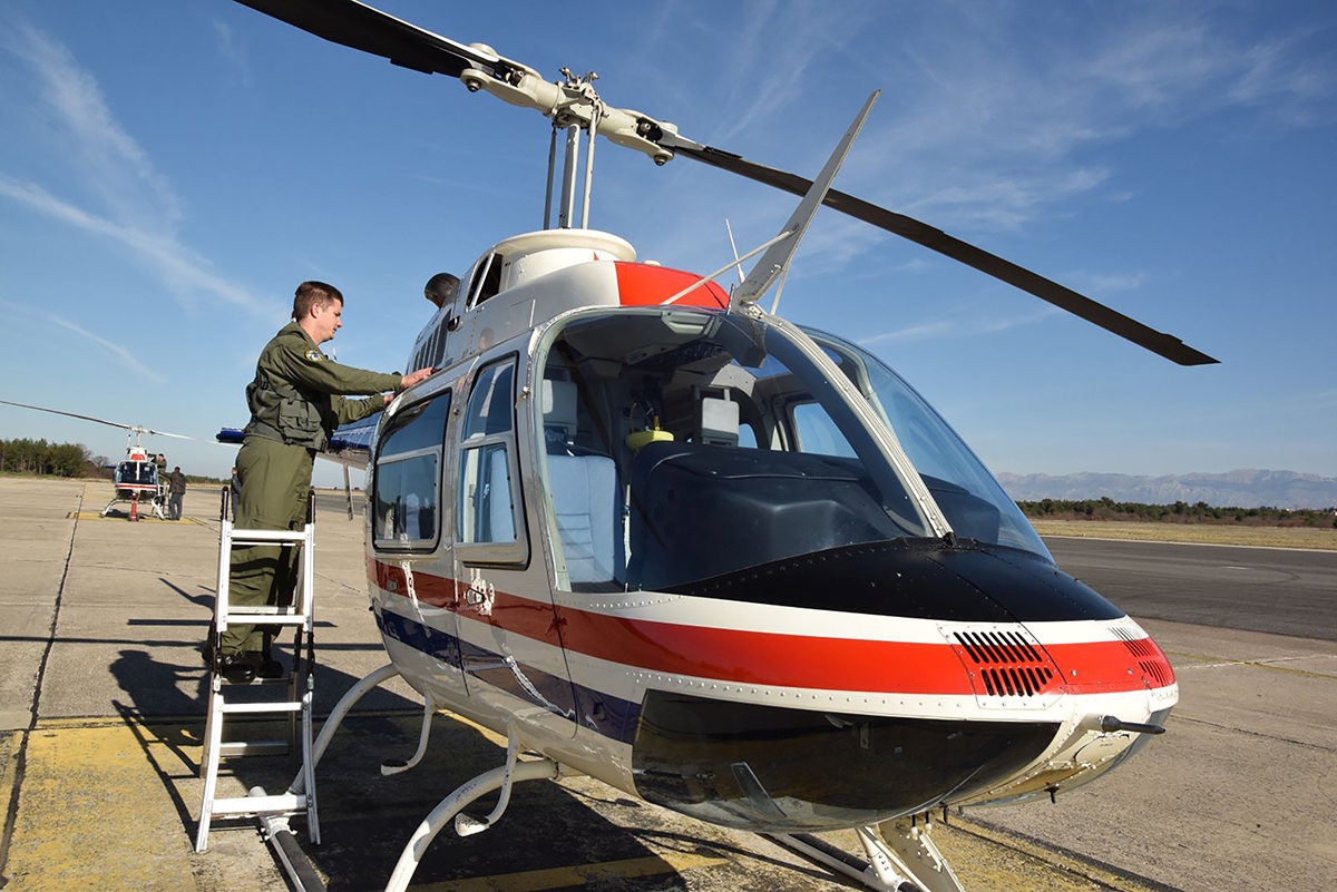 https://www.morh.hr/wp-content/gallery/samostalni-letovi-kadeta-na-helikopterima-bell-206b3/20200312-samostalni-letovi-4.jpg