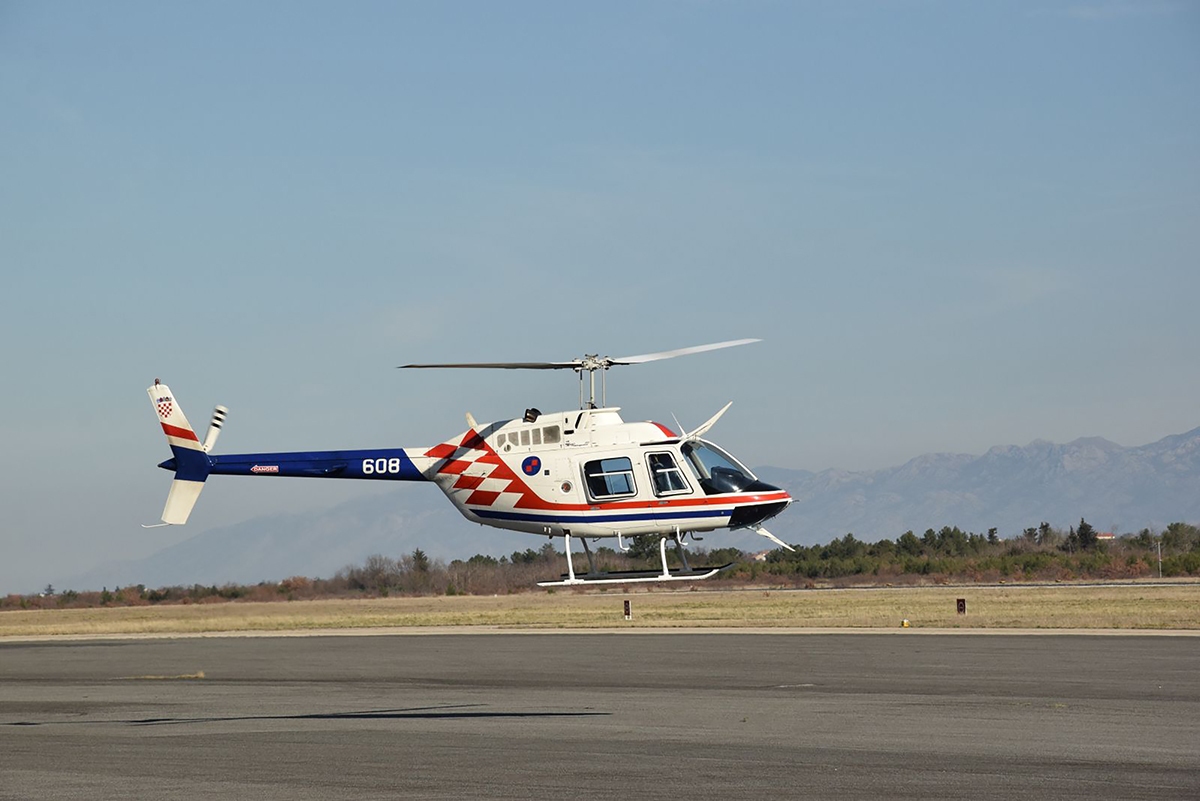 https://www.morh.hr/wp-content/gallery/samostalni-letovi-kadeta-na-helikopterima-bell-206b3/20200312-samostalni-letovi-8.jpg