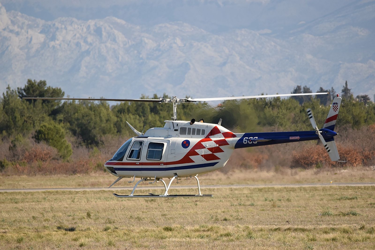https://www.morh.hr/wp-content/gallery/samostalni-letovi-kadeta-na-helikopterima-bell-206b3/20200312-samostalni-letovi-9.jpg