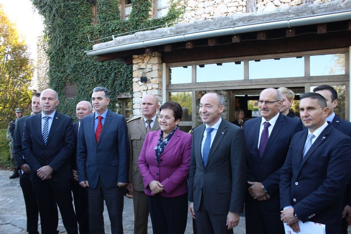 https://www.morh.hr/wp-content/gallery/sastanak-ministara-obrane-hrvatske-i-bih-u-medugorju/161116-47.jpg