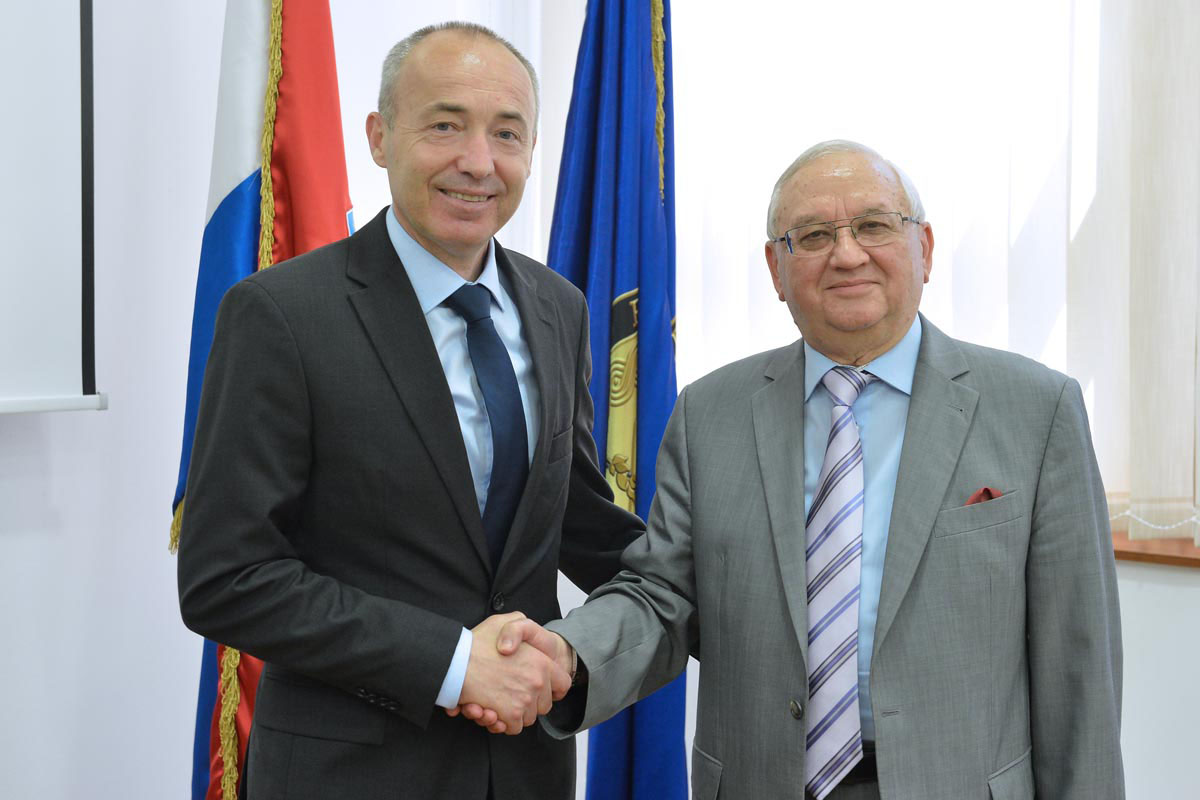 https://www.morh.hr/wp-content/gallery/sastanak-ministra-obrane-i-veleposlanika-ruske-federacije/vp_rus_30052017_1.jpg