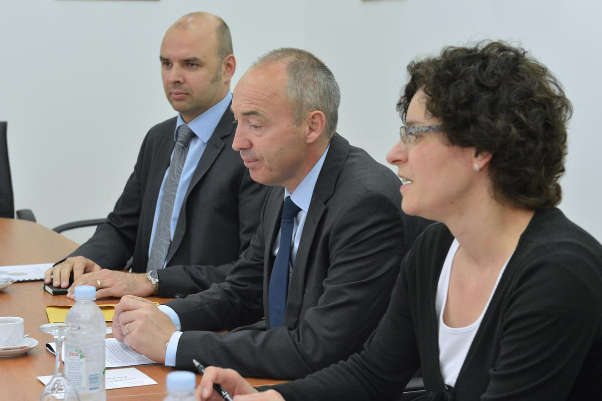 https://www.morh.hr/wp-content/gallery/sastanak-ministra-obrane-i-veleposlanika-ruske-federacije/vp_rus_30052017_3.jpg