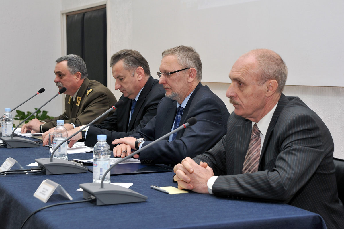 https://www.morh.hr/wp-content/gallery/sastanak-s-hrvatskim-proizvoaima-vojne-opreme-i-naoruanja/hr_pvoin_20110112_04.jpg