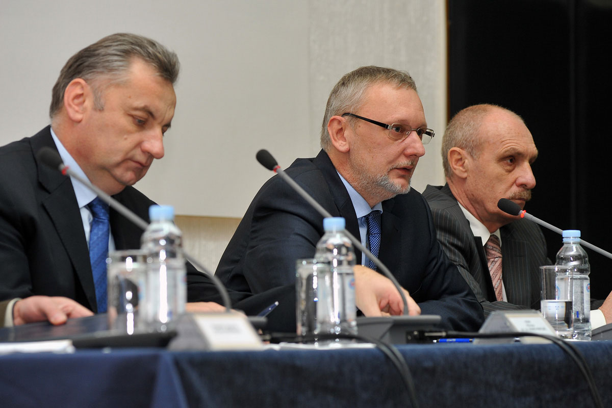 https://www.morh.hr/wp-content/gallery/sastanak-s-hrvatskim-proizvoaima-vojne-opreme-i-naoruanja/hr_pvoin_20110112_05.jpg