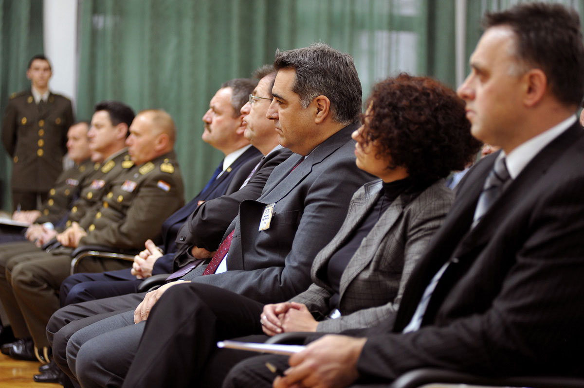 https://www.morh.hr/wp-content/gallery/sastanak-s-hrvatskim-proizvoaima-vojne-opreme-i-naoruanja/hr_pvoin_20110112_07.jpg