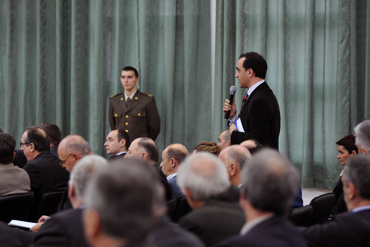 https://www.morh.hr/wp-content/gallery/sastanak-s-hrvatskim-proizvoaima-vojne-opreme-i-naoruanja/hr_pvoin_20110112_08.jpg