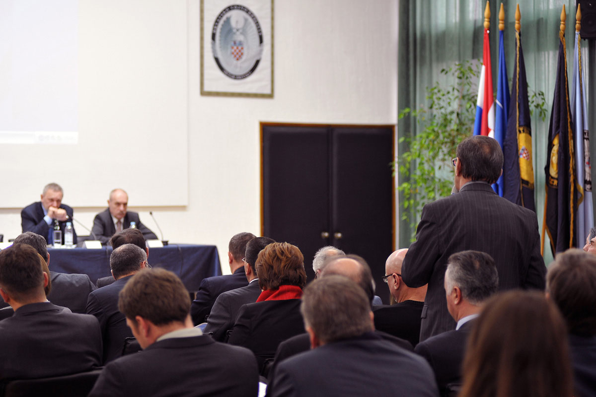 https://www.morh.hr/wp-content/gallery/sastanak-s-hrvatskim-proizvoaima-vojne-opreme-i-naoruanja/hr_pvoin_20110112_09.jpg