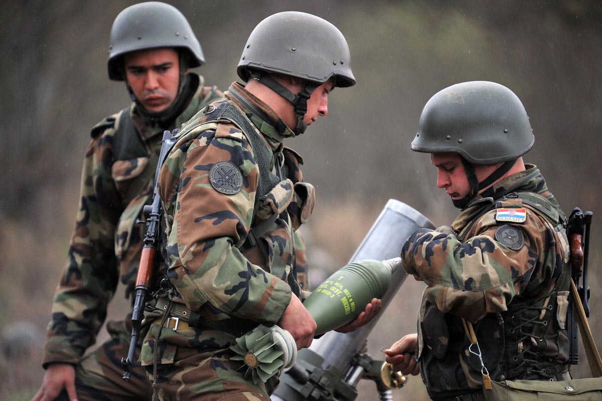https://www.morh.hr/wp-content/gallery/satnijsko-bojevo-gaanje-iz-lmb-120-mm-m-75/vukovi_13042012_01.jpg