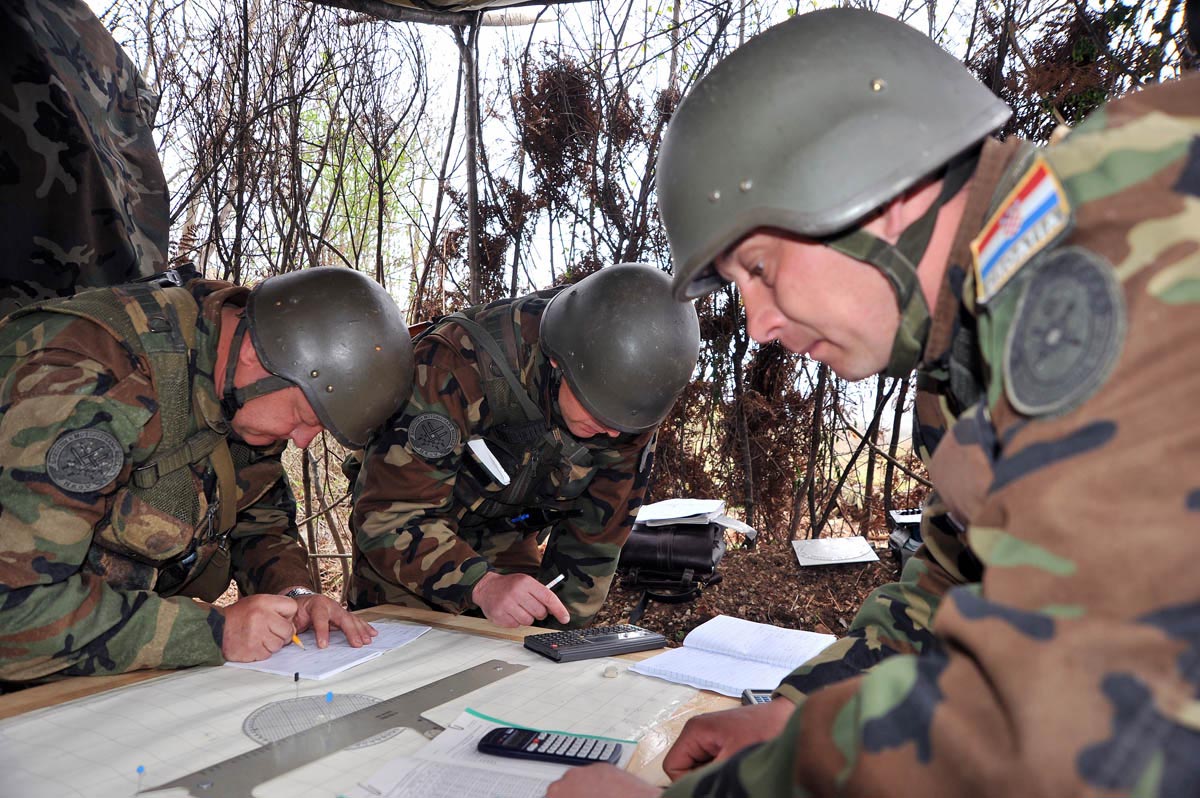 https://www.morh.hr/wp-content/gallery/satnijsko-bojevo-gaanje-iz-lmb-120-mm-m-75/vukovi_13042012_09.jpg