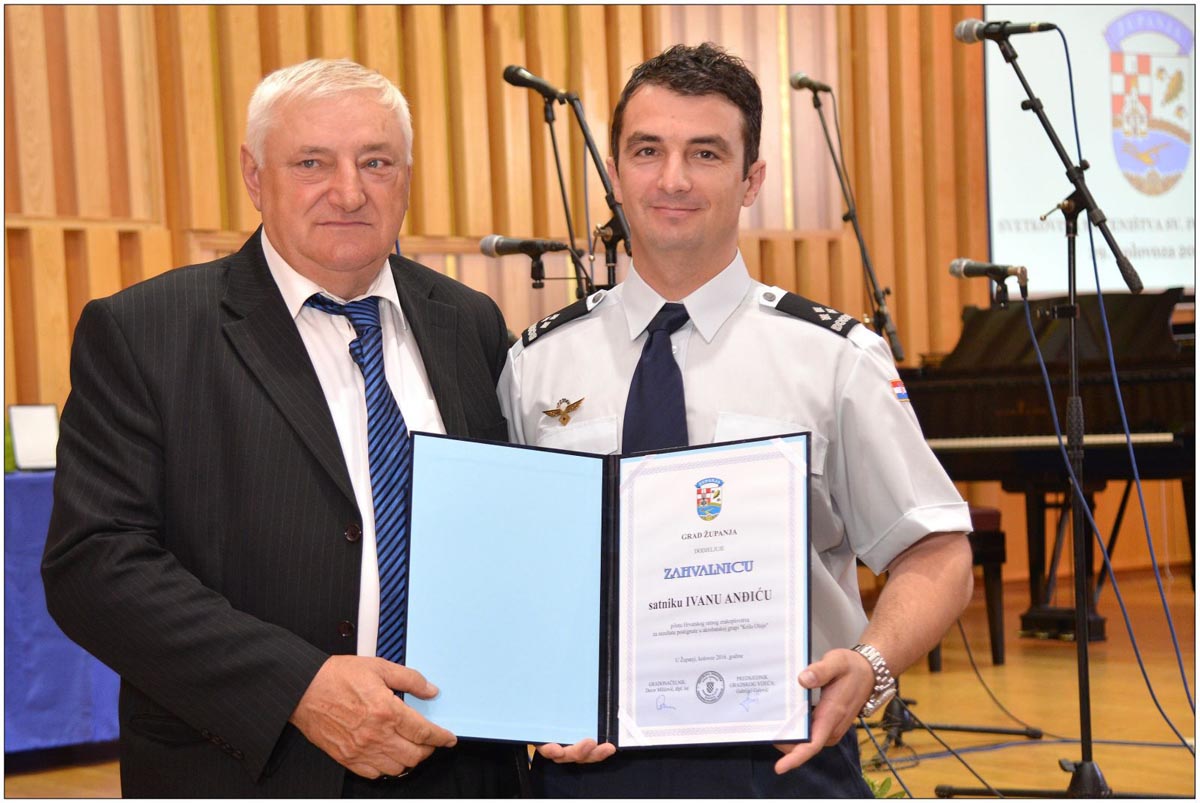 https://www.morh.hr/wp-content/gallery/satniku-ivanu-andicu-urucena-zahvalnica-grada-zupanje/andzic_27082016_3.jpg