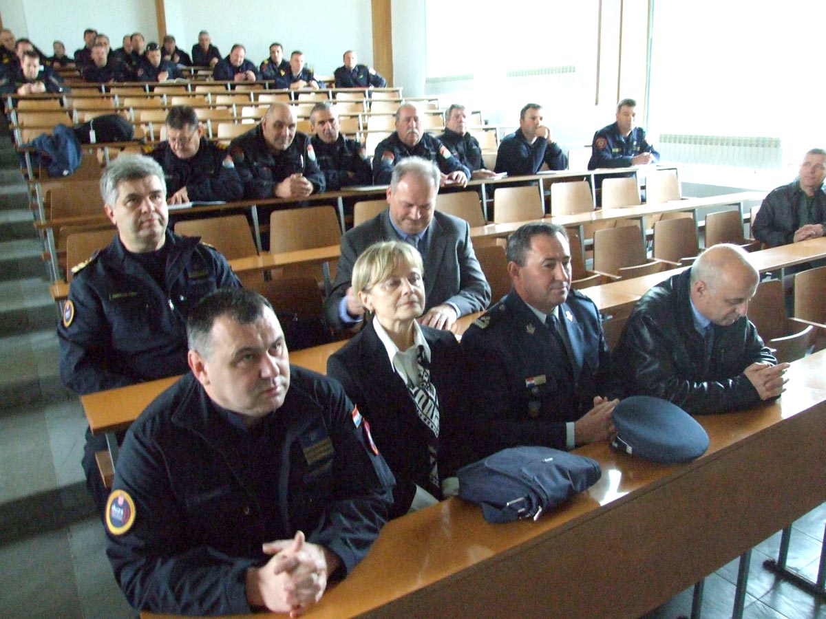 https://www.morh.hr/wp-content/gallery/seminar-pp-sezona-2013/vatrogasci_08032013_04.jpg