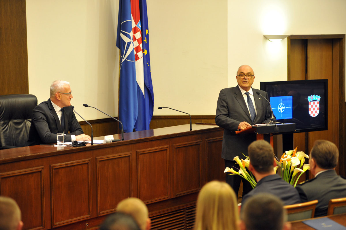 https://www.morh.hr/wp-content/gallery/sesta-obljetnica-ulaska-rh-u-nato/nato_31032015_02.jpg