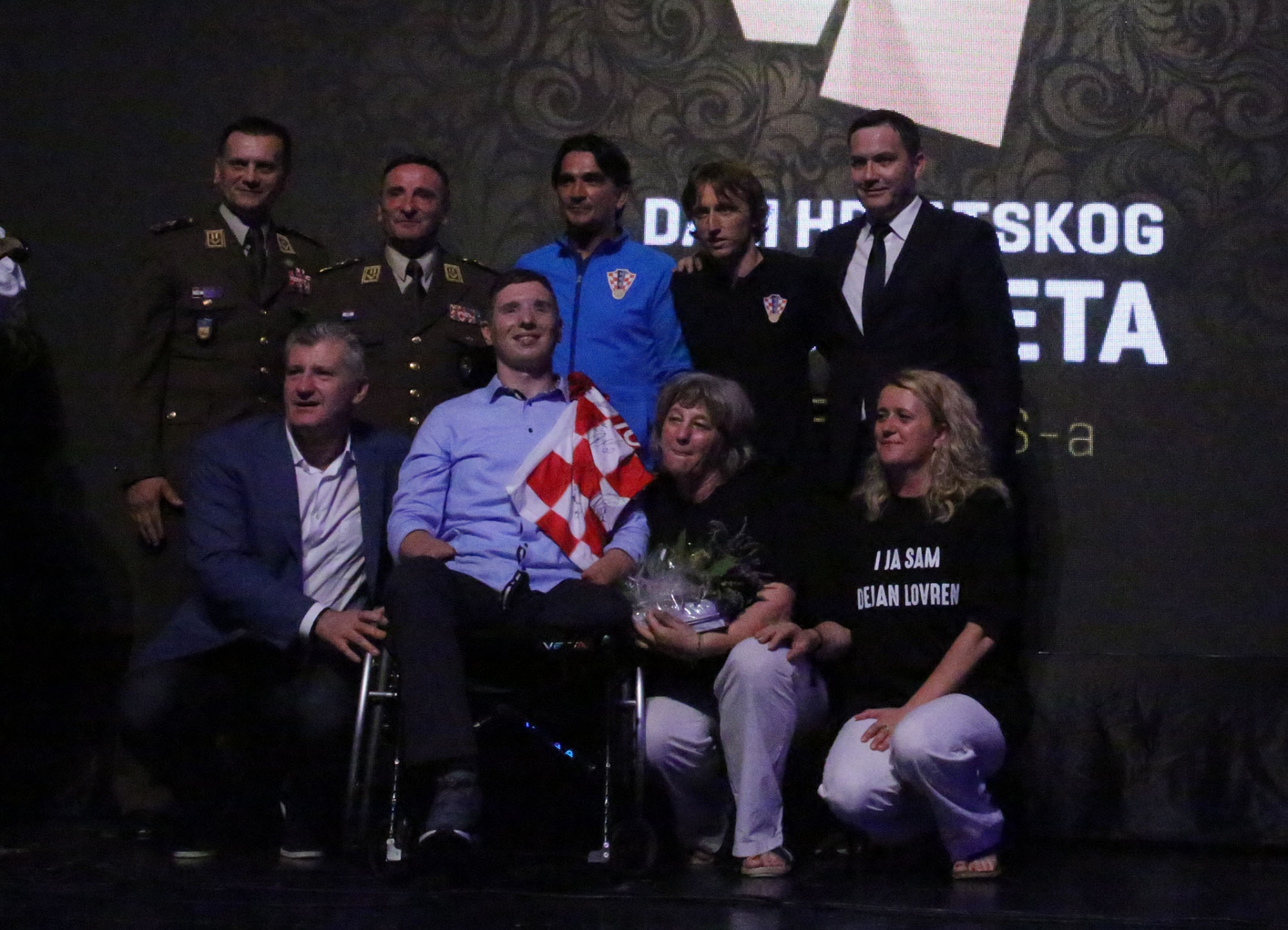 https://www.morh.hr/wp-content/gallery/simbol-pobjede-hrvatske-vojske-za-hrvatsku-nogometnu-reprezentaciju/en5b0923_.jpg