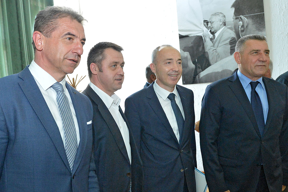 https://www.morh.hr/wp-content/gallery/sjednica-povjerenstva-za-izradu-strategije-nacionalne-sigurnosti/strategija_10042017_01.jpg