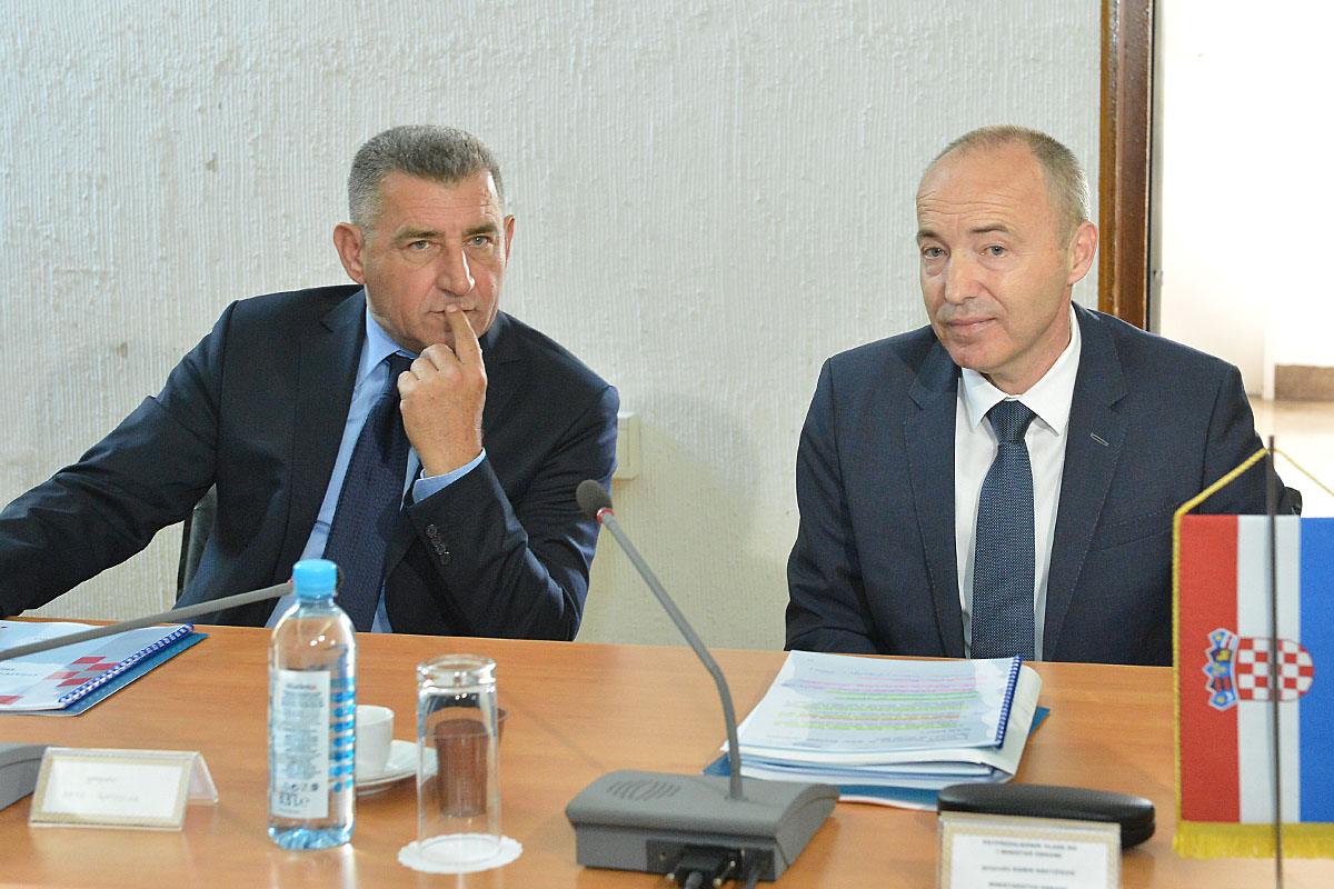 https://www.morh.hr/wp-content/gallery/sjednica-povjerenstva-za-izradu-strategije-nacionalne-sigurnosti/strategija_10042017_02.jpg