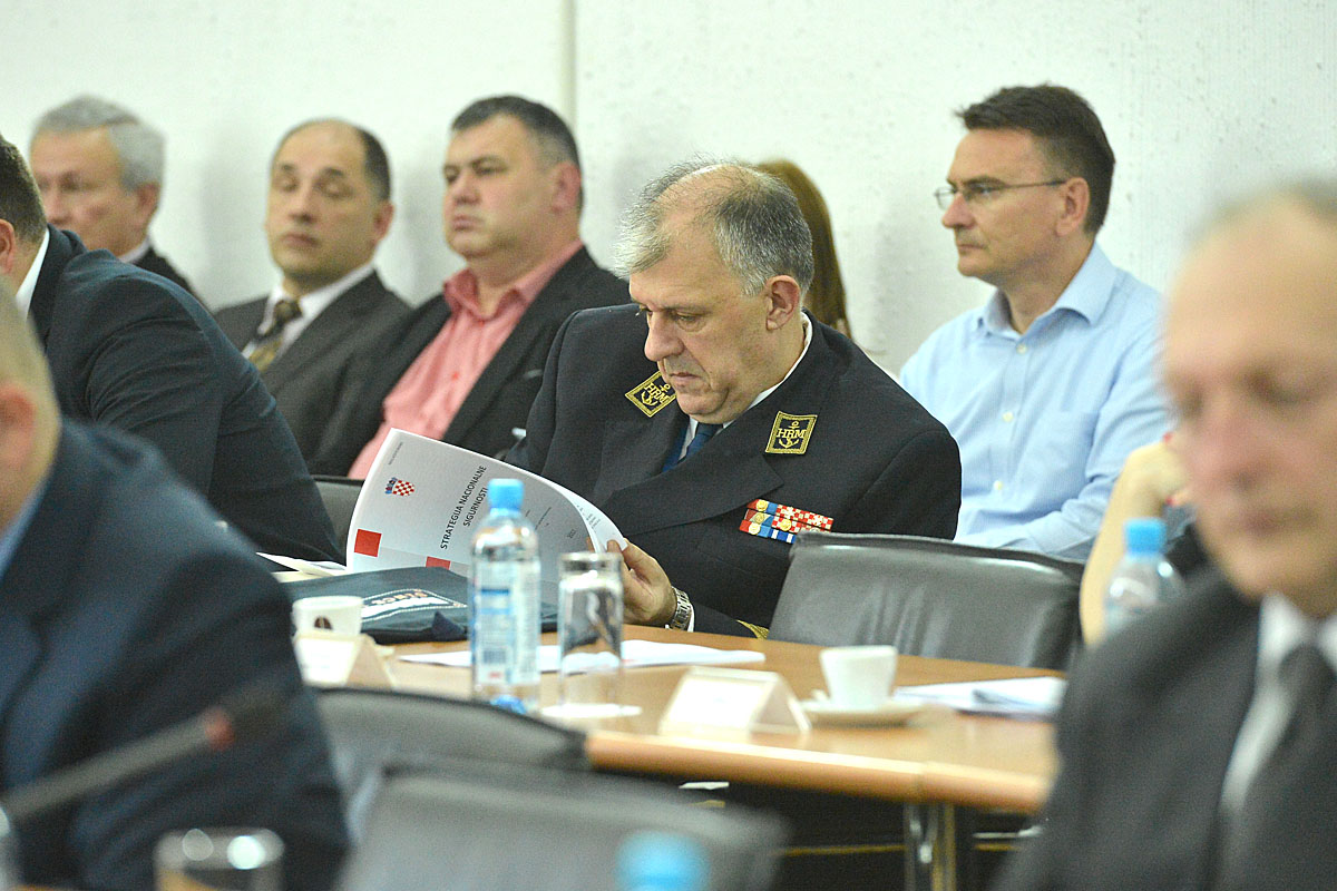 https://www.morh.hr/wp-content/gallery/sjednica-povjerenstva-za-izradu-strategije-nacionalne-sigurnosti/strategija_10042017_04.jpg