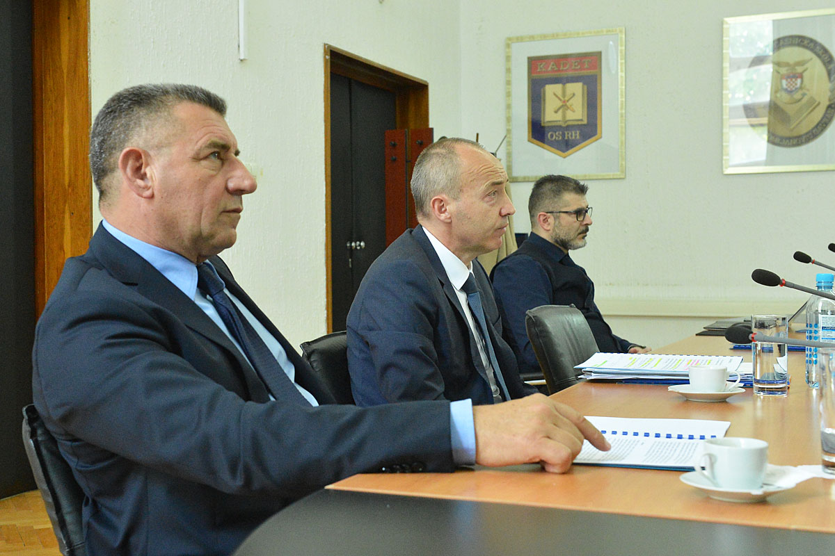 https://www.morh.hr/wp-content/gallery/sjednica-povjerenstva-za-izradu-strategije-nacionalne-sigurnosti/strategija_10042017_09.jpg