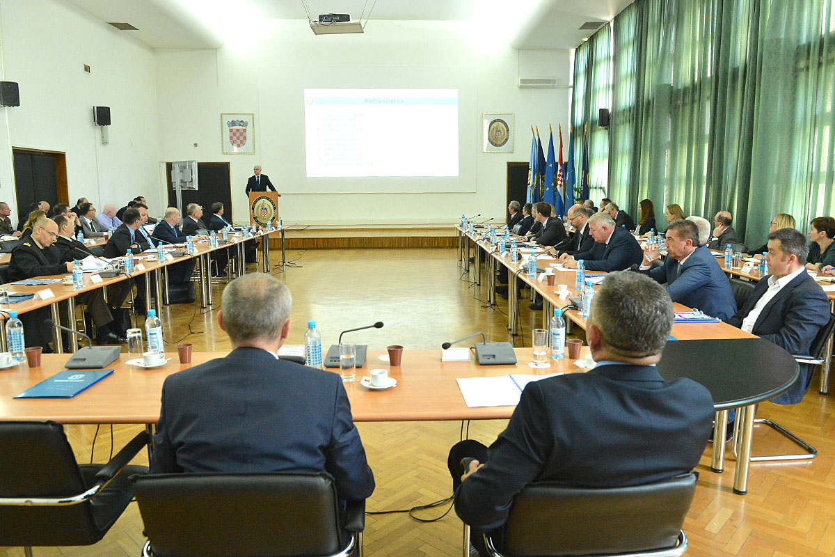 https://www.morh.hr/wp-content/gallery/sjednica-povjerenstva-za-izradu-strategije-nacionalne-sigurnosti/strategija_10042017_10.jpg