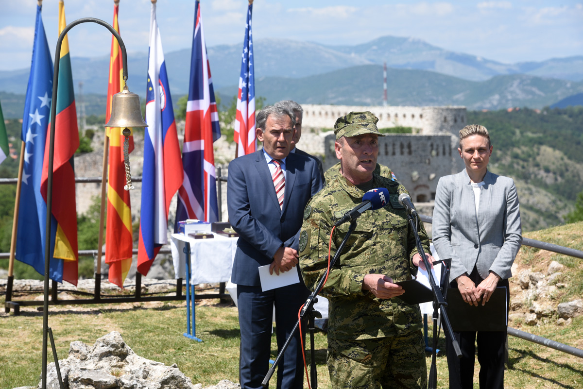 https://www.morh.hr/wp-content/gallery/skupnik-ivo-basic-prvi-za-hrvatsku-2017/pzh_19052017_18.jpg