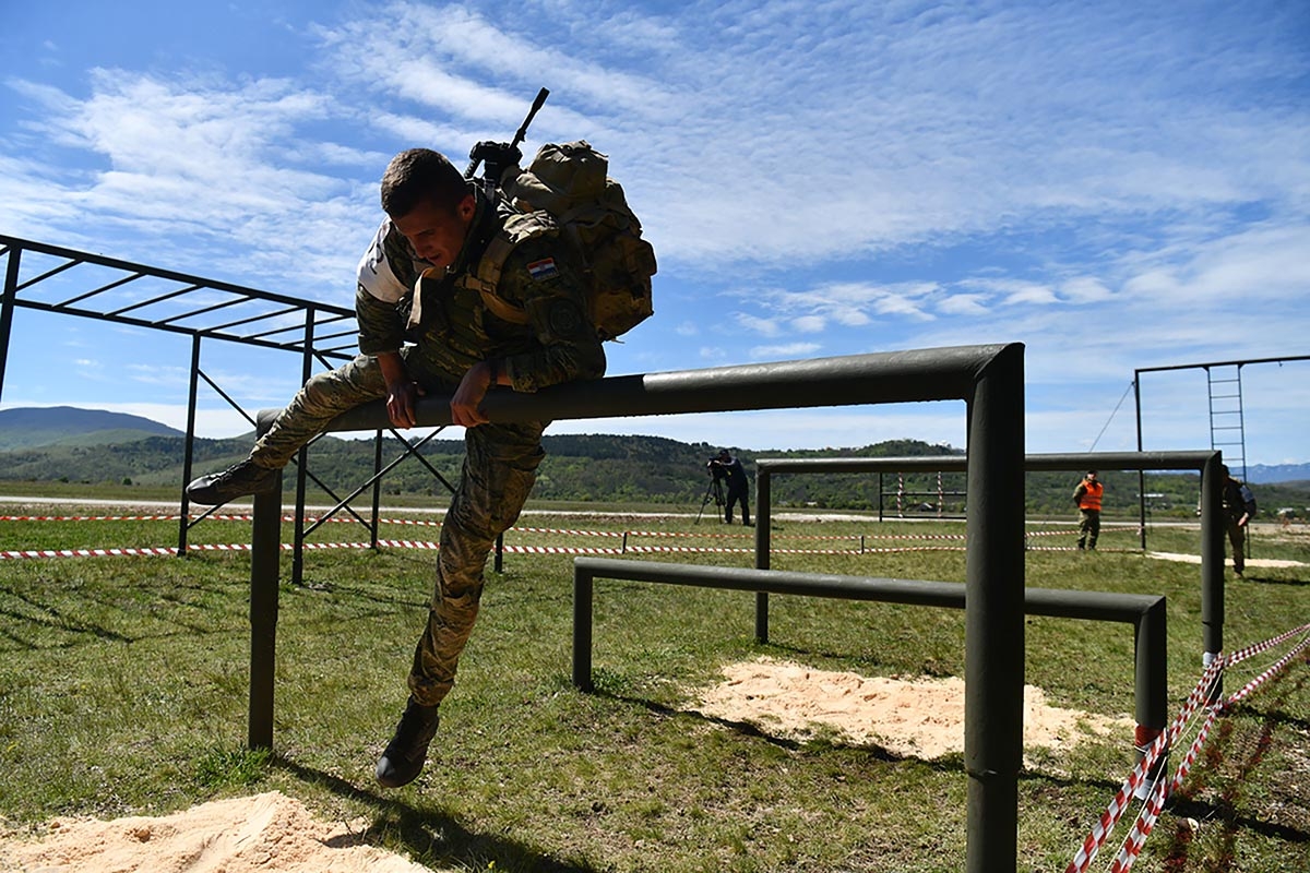 https://www.morh.hr/wp-content/gallery/skupnik-nikola-knezevic-najspremniji-je-pripadnik-hrvatske-vojske/prvi_za_hr_10052019_14.jpg