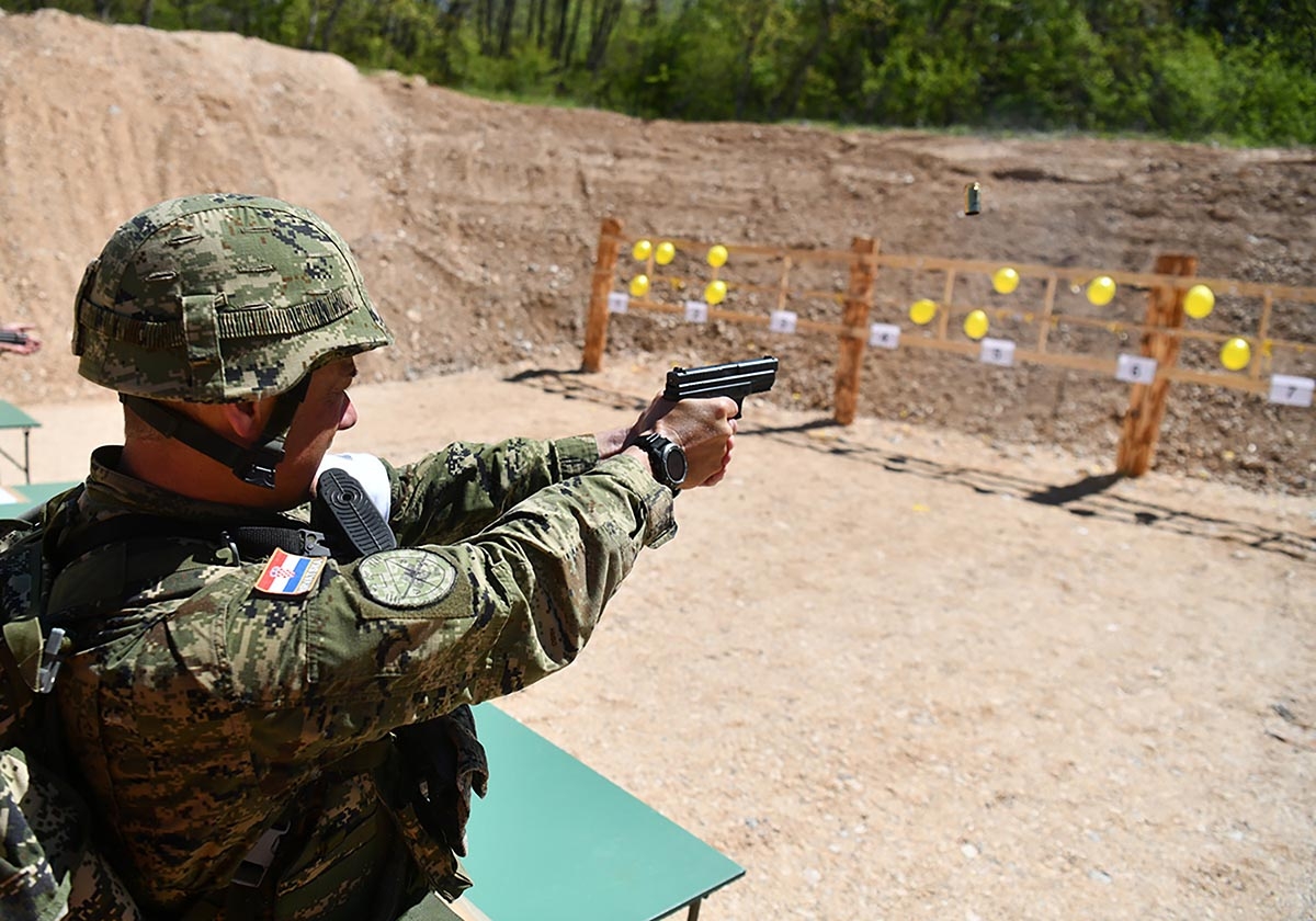 https://www.morh.hr/wp-content/gallery/skupnik-nikola-knezevic-najspremniji-je-pripadnik-hrvatske-vojske/prvi_za_hr_10052019_26.jpg