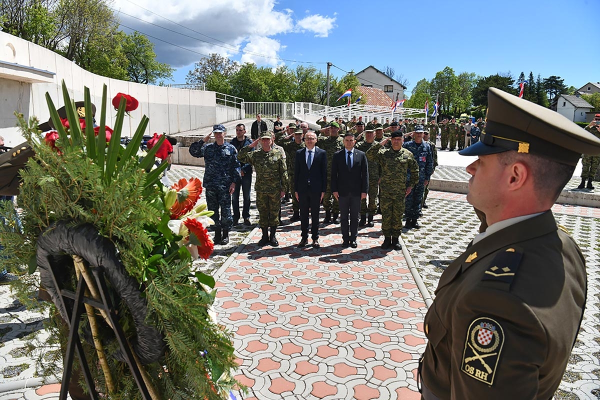 https://www.morh.hr/wp-content/gallery/skupnik-nikola-knezevic-najspremniji-je-pripadnik-hrvatske-vojske/prvi_za_hr_10052019_34.jpg