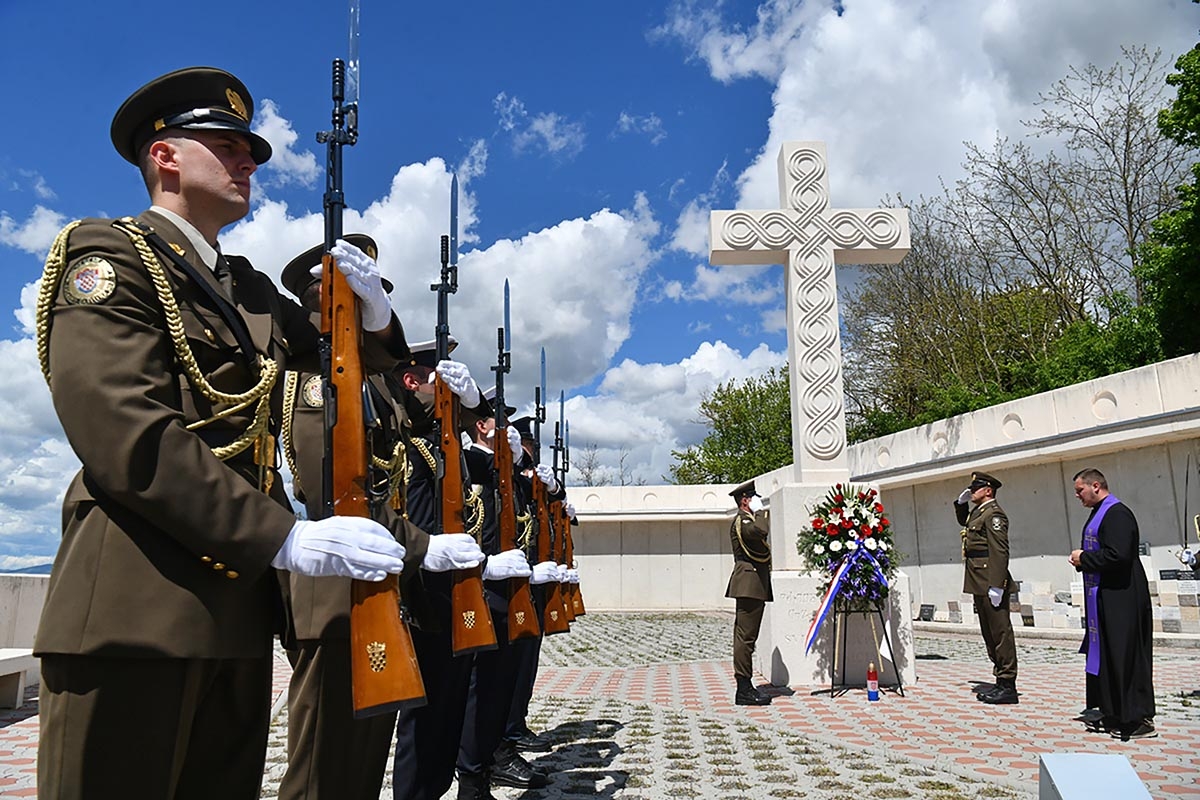 https://www.morh.hr/wp-content/gallery/skupnik-nikola-knezevic-najspremniji-je-pripadnik-hrvatske-vojske/prvi_za_hr_10052019_35.jpg